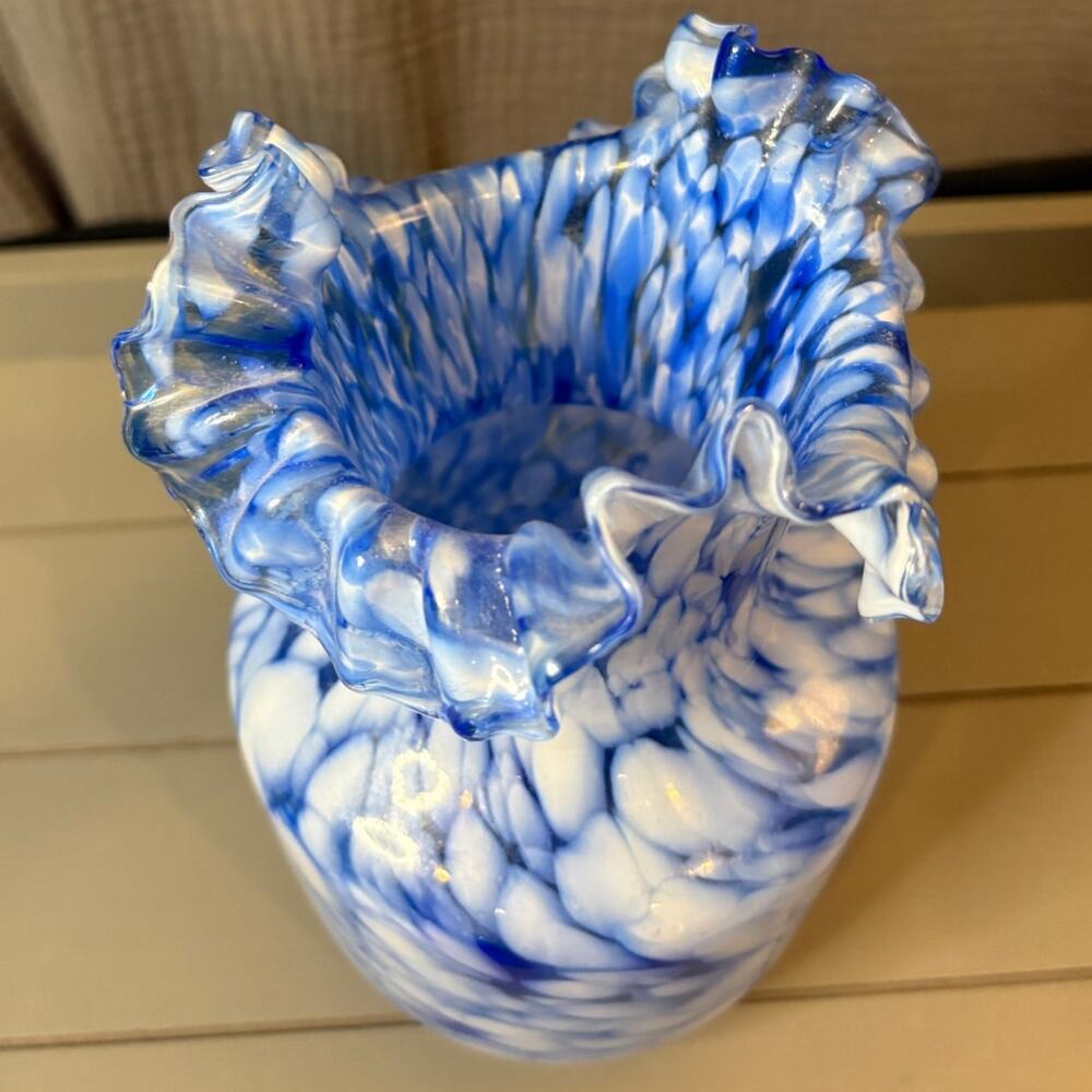 Vintage Art Glass Vase Fenton Style - Picture 2 of 5